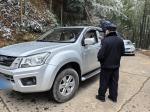 1月25日，三元法院出动4名法警前往洋溪镇饱饭坑村乡间道路开展道路安全保障支援。